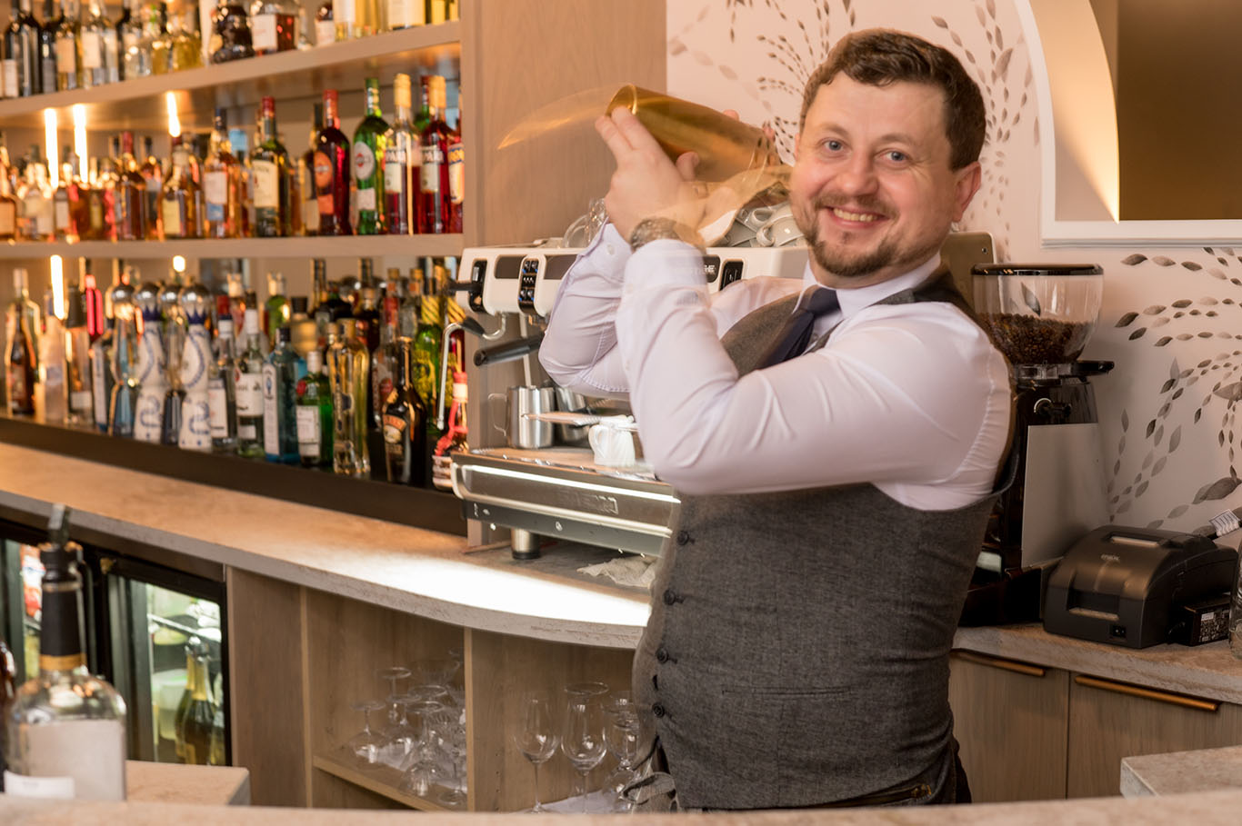 Oleks at work behind the bar